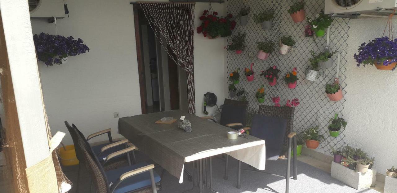 Ferienwohnung Leonarda Omiš Exterior foto